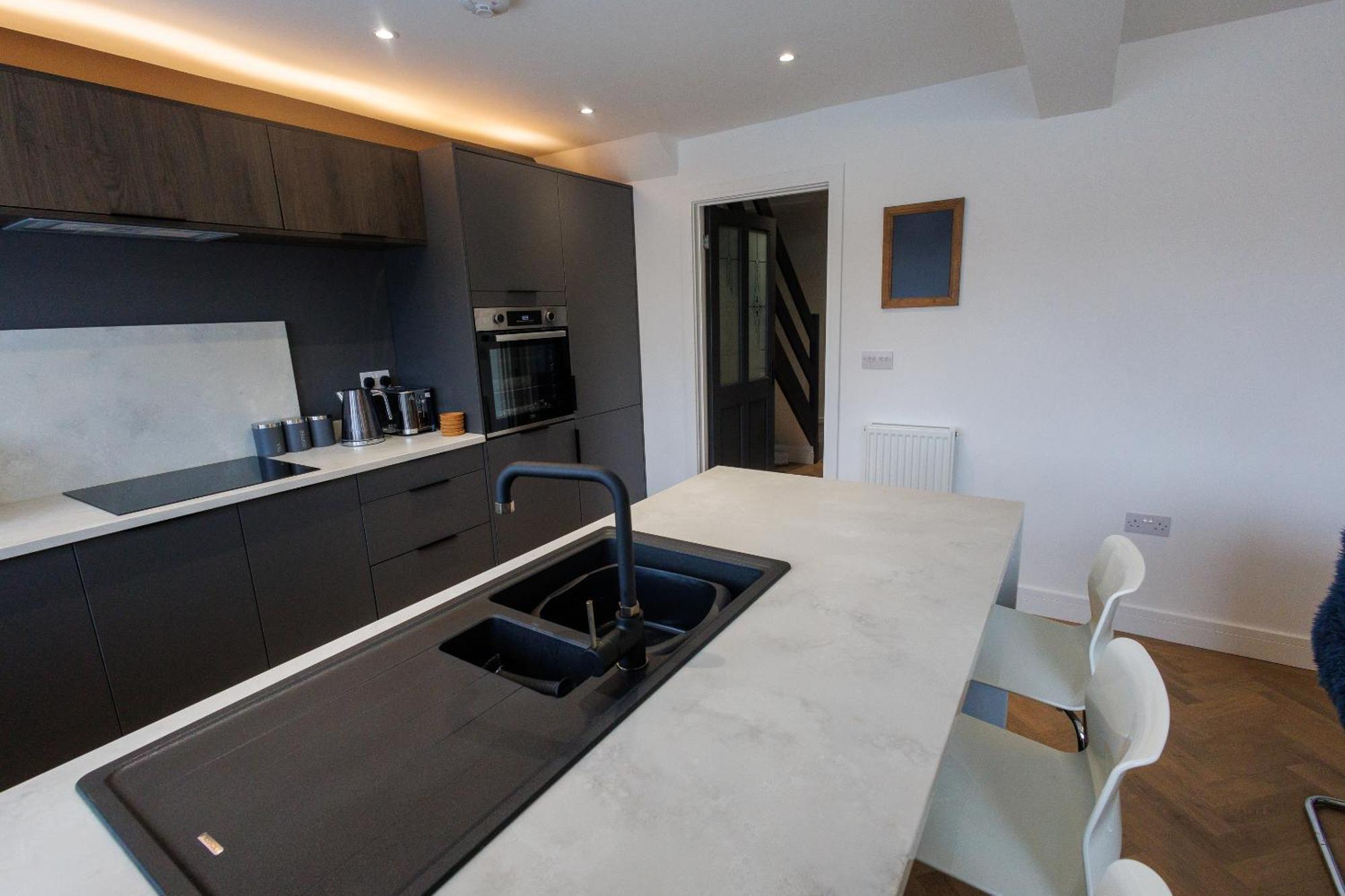 Uber Stylish 3 Bedroom Home Off Road Parking Near Town Centre And Bike Park Wales Merthyr Tydfil Exterior foto
